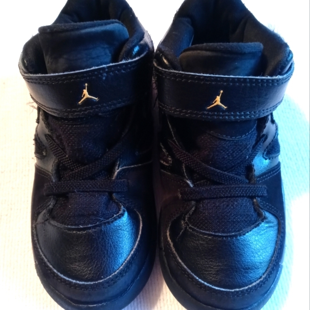 Jordan Nike children's boys black sneakers size 9C